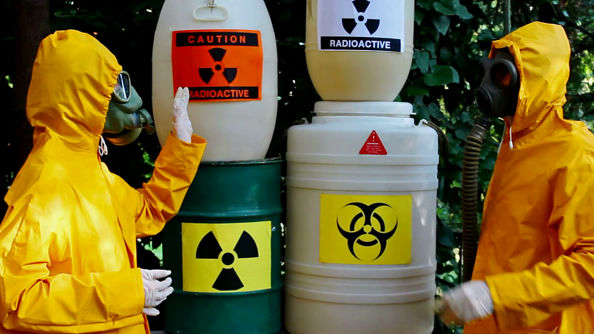Радиоактивные отходы. Утилизация опасных отходов. Ядовитые химические отходы. Опасные радиоактивные отходы. Газ отрава