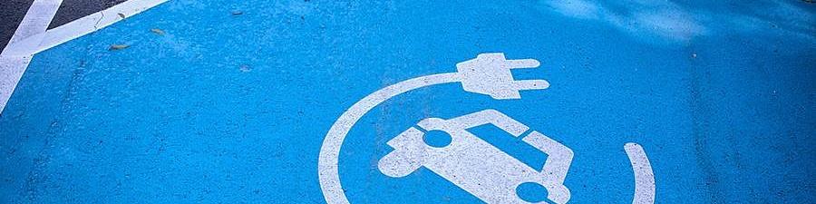 Как добровольные стандарты МЭК помогают подзаряжать аккумуляторы электромобилей
